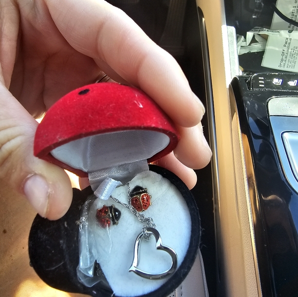 Necklace and earrings set - Picture 2 of 2